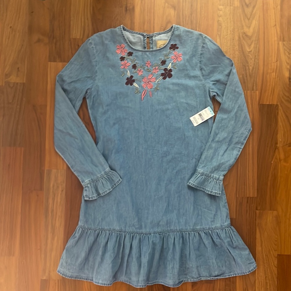 - Roebuck&Co. Ruffle dress